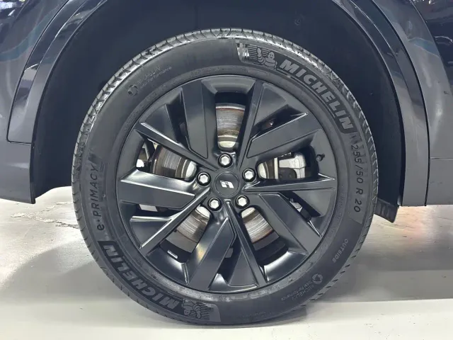 Li Auto L8 — Фото автомобиля 18