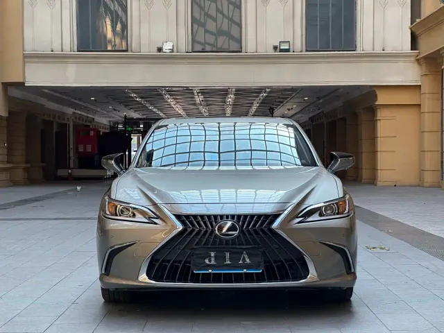Lexus ES — Фото автомобиля 2