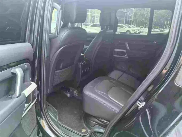 Land Rover Defender — Фото автомобиля 6