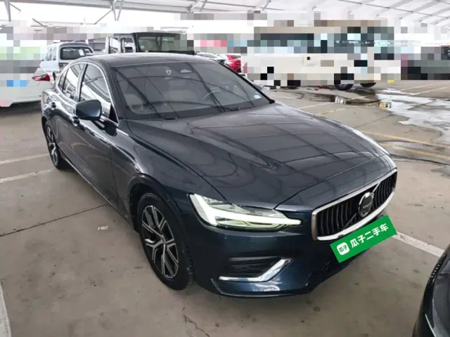 Volvo S60 — Фото автомобиля 3