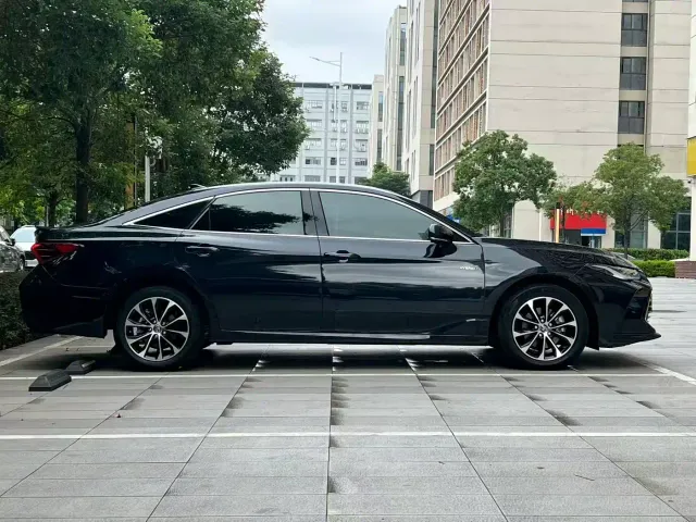 Toyota Avalon — Фото автомобиля 2