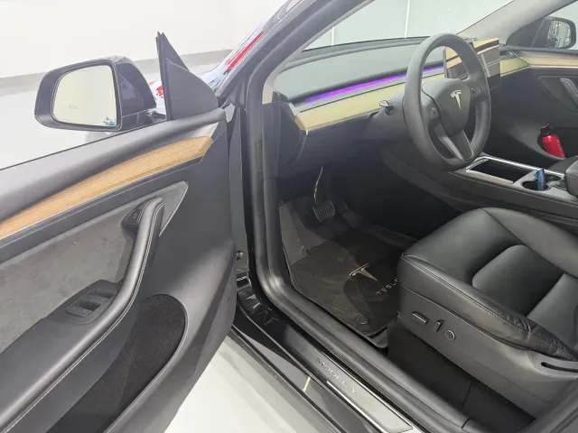 Tesla Model Y — Фото автомобиля 7