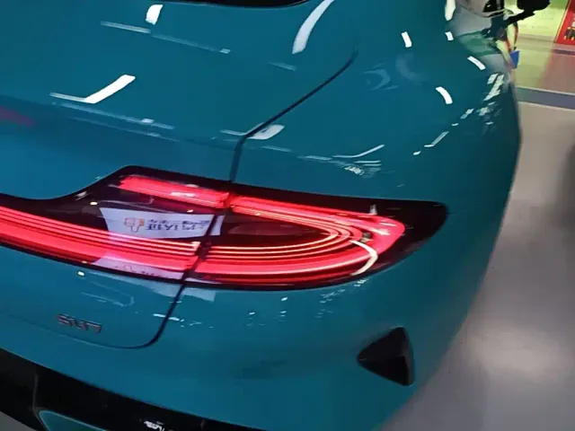 Xiaomi SU7 — Фото автомобиля 7