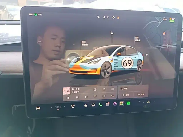 Tesla Model 3 — Фото автомобиля 12