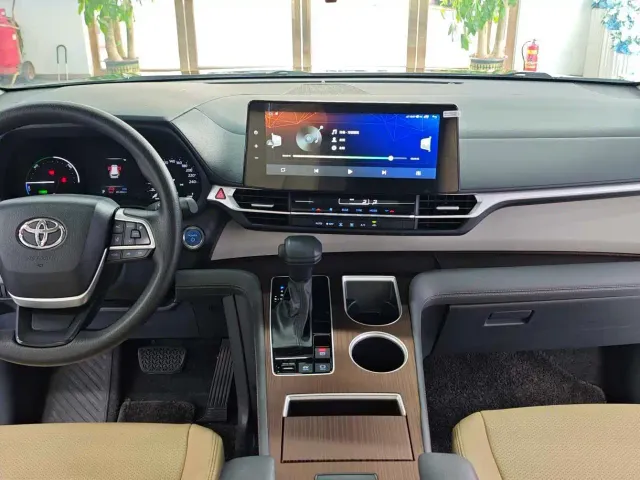 Toyota Sienna — Фото автомобиля 13