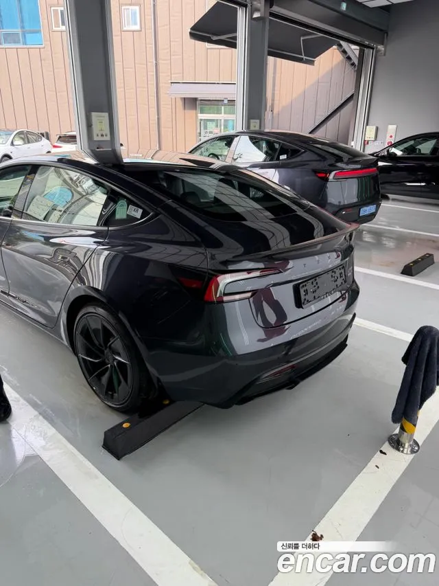 Tesla Model 3 — Фото автомобиля 3