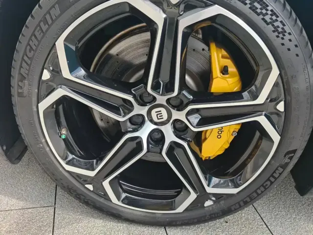 Xiaomi Auto Xiaomi SU7 2024 AWD Extended Range Advanced Smart Driving Max Edition — Фото автомобиля 5
