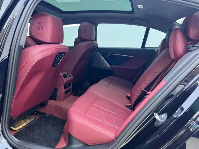 BMW 5 Series — Фото автомобиля 15