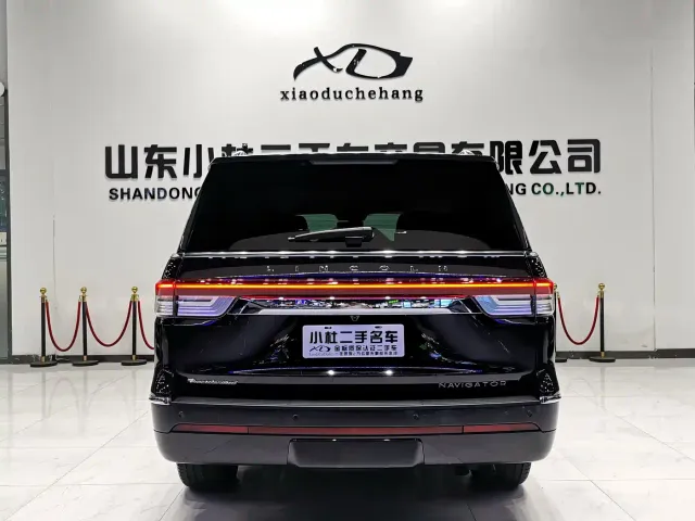 Lincoln Navigator — Фото автомобиля 18