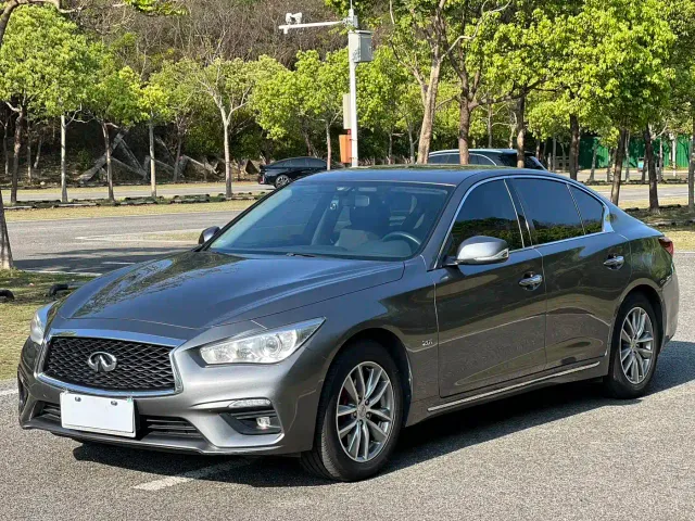 Фотография автомобиля — Infiniti Q50L