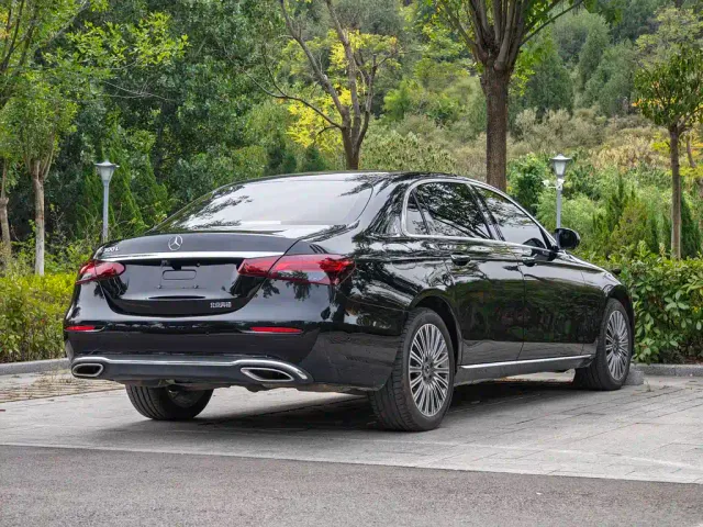 Mercedes-Benz E-Class — Фото автомобиля 7