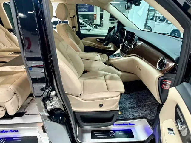 Mercedes-Benz V-Class — Фото автомобиля 17
