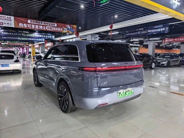 Li Auto L8 — Фото автомобиля 8