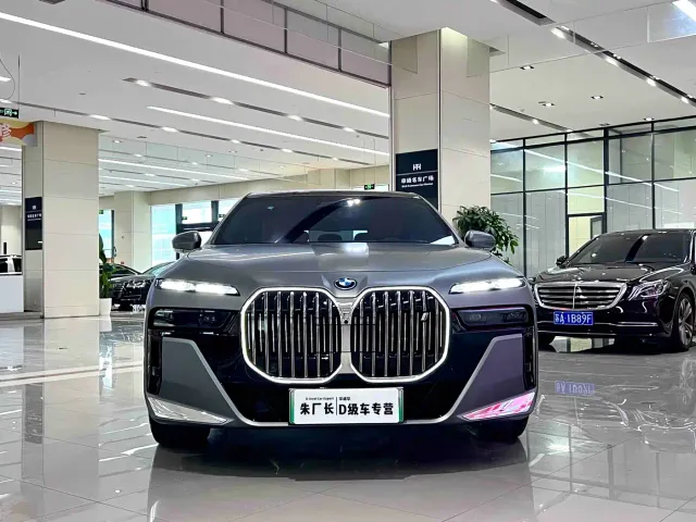 BMW i7 — Фото автомобиля 2