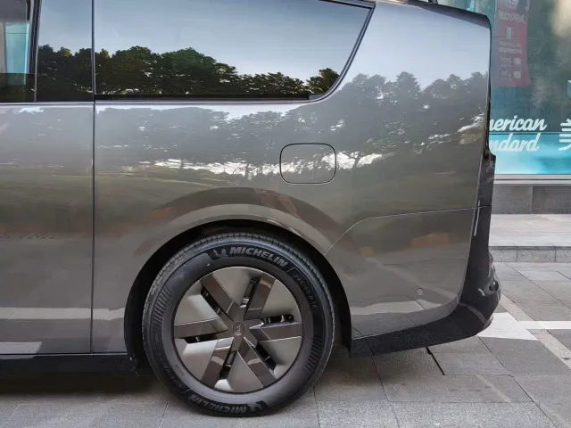 Li Auto MEGA — Фото автомобиля 18