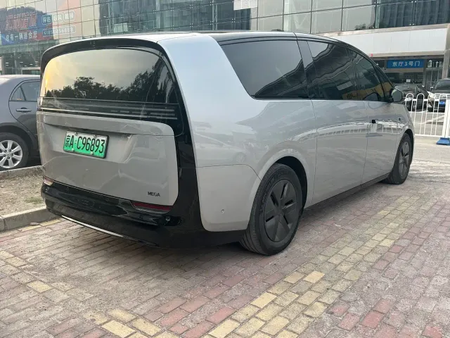 Li Auto MEGA — Фото автомобиля 10