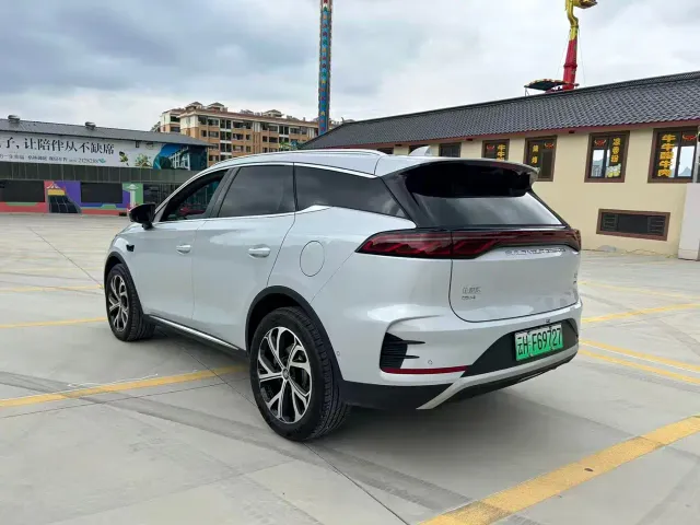 BYD Tang — Фото автомобиля 7