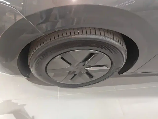 Li Auto MEGA — Фото автомобиля 22