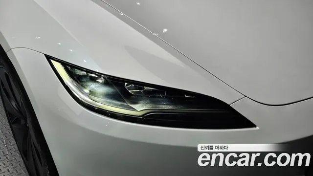 Tesla Model 3 — Фото автомобиля 22