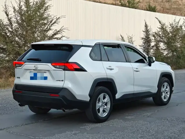 Toyota RAV4 — Фото автомобиля 4