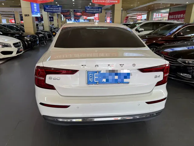Volvo S60 — Фото автомобиля 4