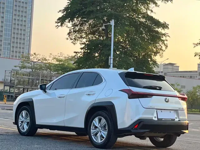 Lexus UX — Фото автомобиля 9