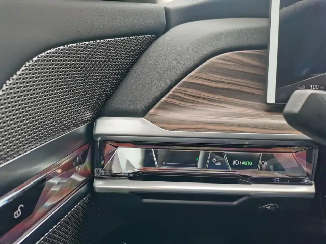 BMW BMW i7 2023 eDrive50L Leading Luxury Package — Фото автомобиля 18