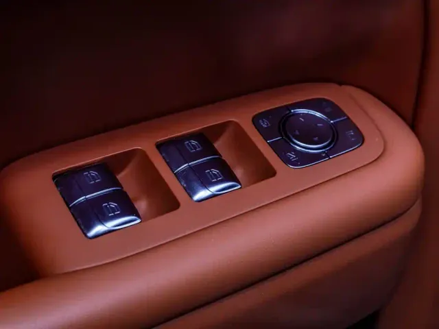 Li Auto Li L8 2023 Pro — Фото автомобиля 24