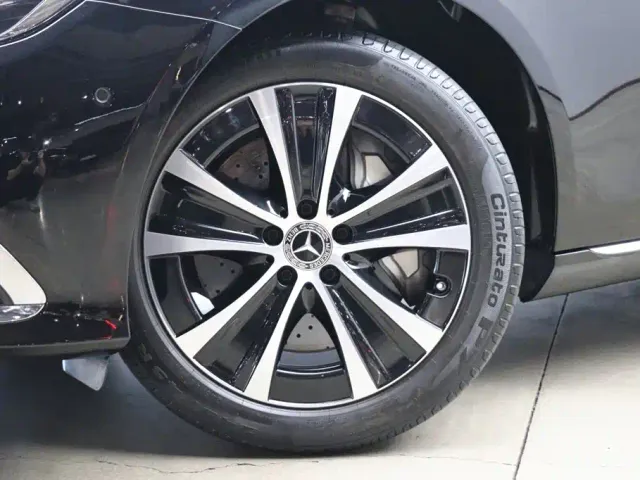 Mercedes-Benz E-Class — Фото автомобиля 26