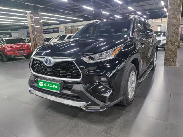 Фотография автомобиля — Toyota Highlander