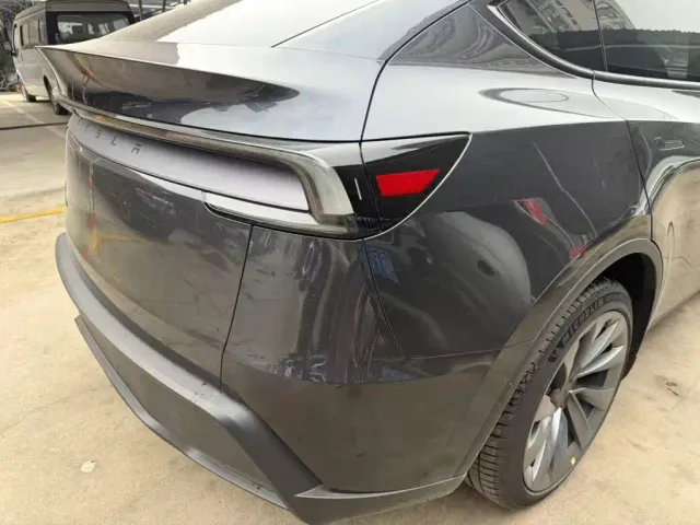 Tesla Model Y — Фото автомобиля 28