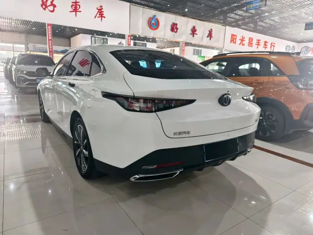 Changan Eado — Фото автомобиля 6