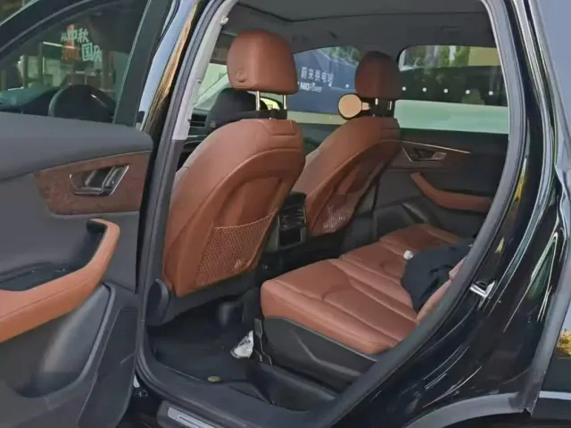 Audi Q7 — Фото автомобиля 4