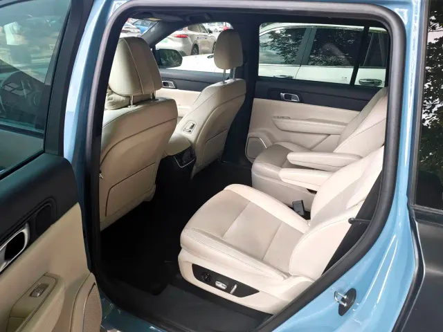 Li Auto ONE — Фото автомобиля 4