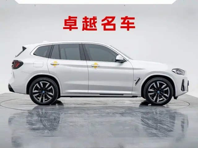 BMW BMW iX3 2024 Leading Edition — Фото автомобиля 4