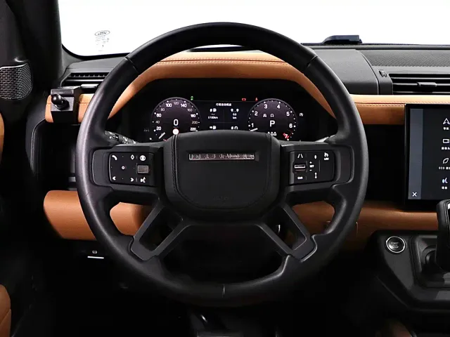 Land Rover Defender — Фото автомобиля 10
