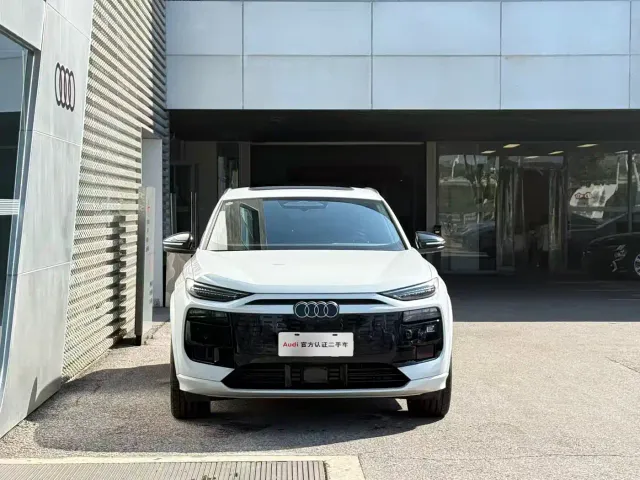 Audi Q6L e-tron — Фото автомобиля 2