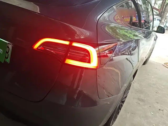 Tesla Model Y — Фото автомобиля 7