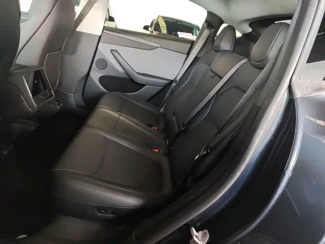 Tesla Model Y — Фото автомобиля 16