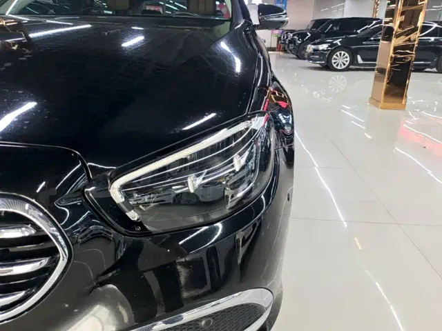 Mercedes-Benz E-Class — Фото автомобиля 23