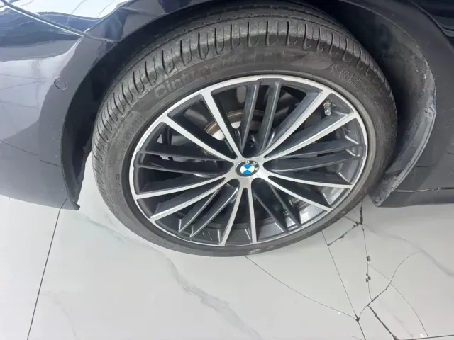 BMW 5 Series — Фото автомобиля 3
