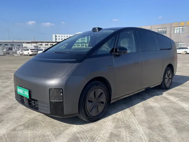 Li Auto MEGA — Фото автомобиля 30