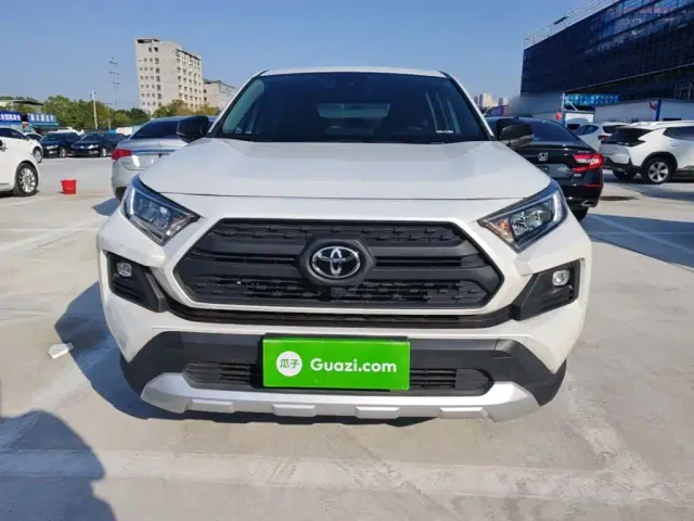 Toyota RAV4 — Фото автомобиля 2