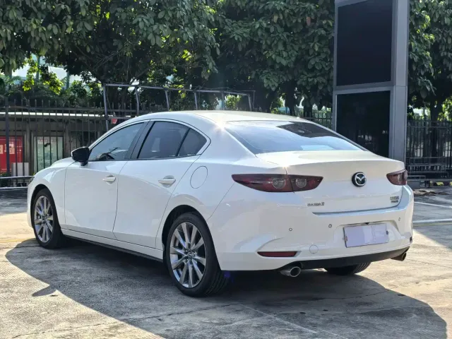 Mazda Axela — Фото автомобиля 6