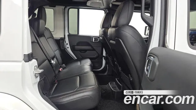 Jeep Wrangler — Фото автомобиля 18