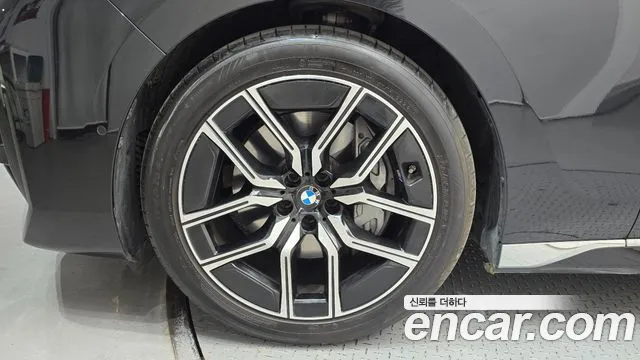 BMW 7-Series 7 серия (G70) 740i xDrive M Sport — Фото автомобиля 3