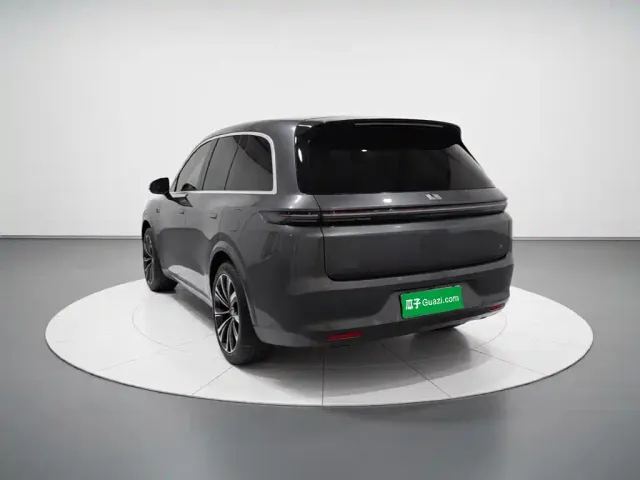 Li Auto L8 — Фото автомобиля 4