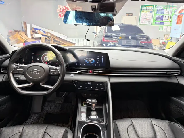 Hyundai Elantra — Фото автомобиля 10