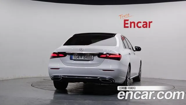 Mercedes-Benz E-Class — Фото автомобиля 4