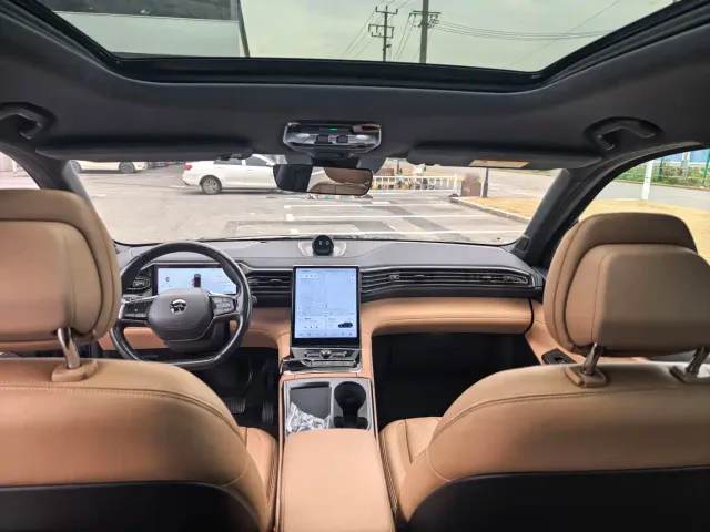 Nio ES8 — Фото автомобиля 17